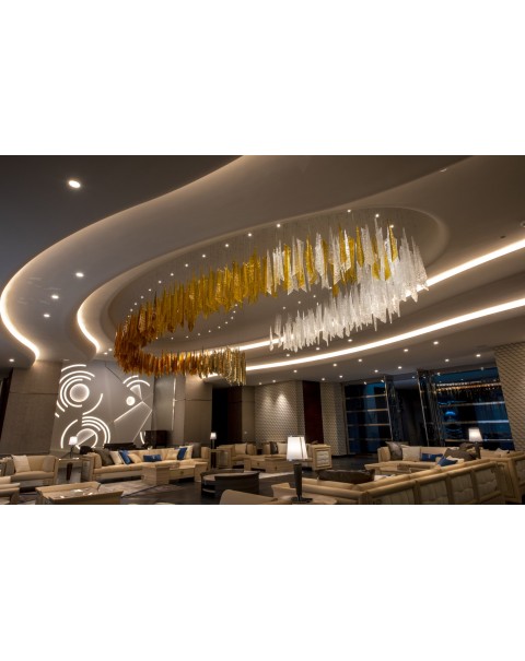 Color-blocked glass panel chandelier