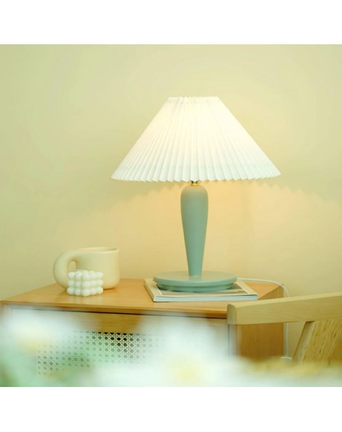 Antique modern ins pleated Scandinavian American bedroom bedside living room Japanese retro simple vintage table lamps