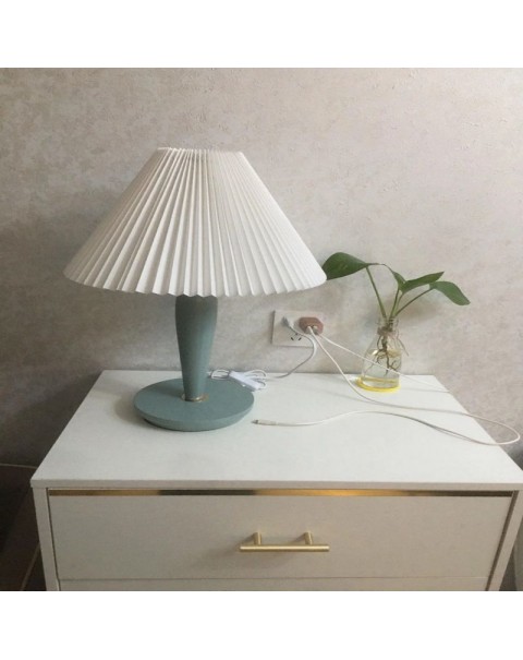 Antique modern ins pleated Scandinavian American bedroom bedside living room Japanese retro simple vintage table lamps