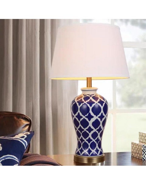 Chinese neoclassical American living room table lamp hand-painted blue ceramic bedroom bedside lamp modern fashion creative decoration