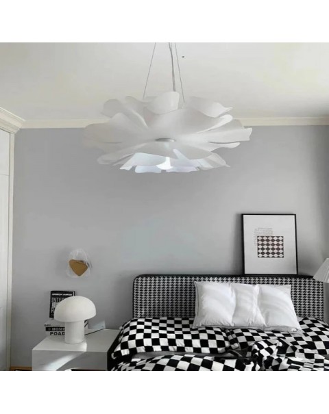 Scandinavian net red ins chandelier simple modern girls cream wind study room children's room creative flower bedroom chandelier